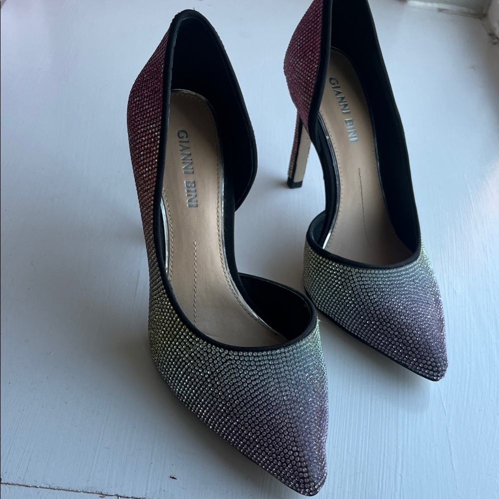 Gianni Bini Elegant Gradient Heels